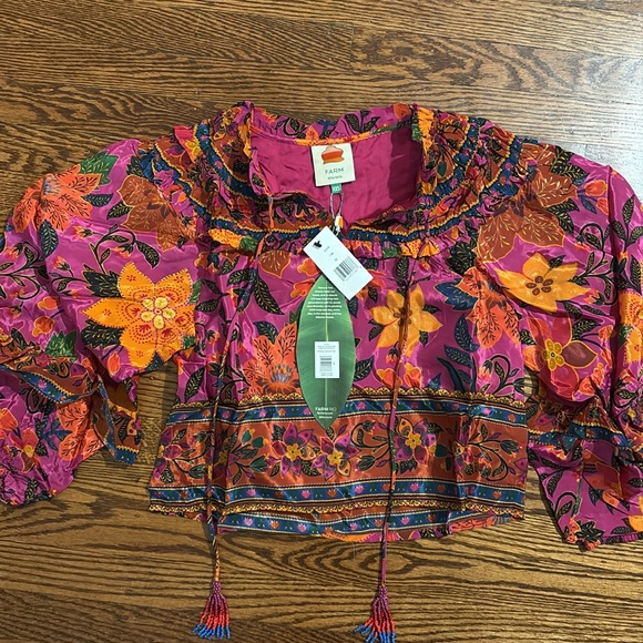 Farm Rio

Tropical Tapestry Ruffled Blouse - Picture 6 of 6